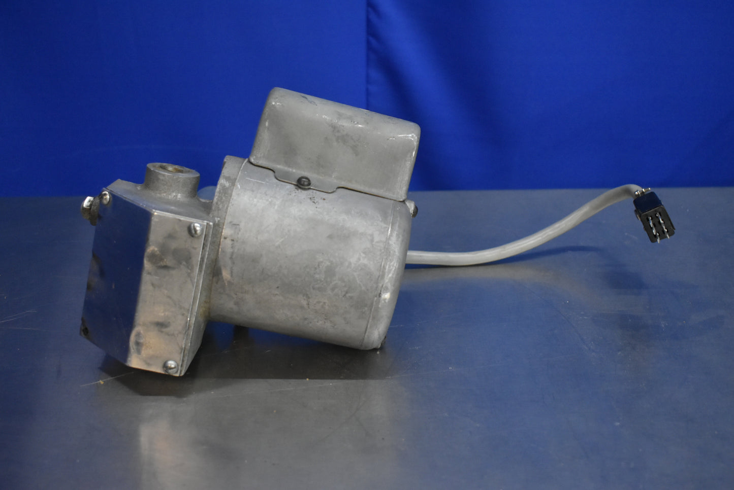 DentalEZ J Chair Emerson Gearmaster K37ZZA121013 Back Motor - Dental Parts Shop