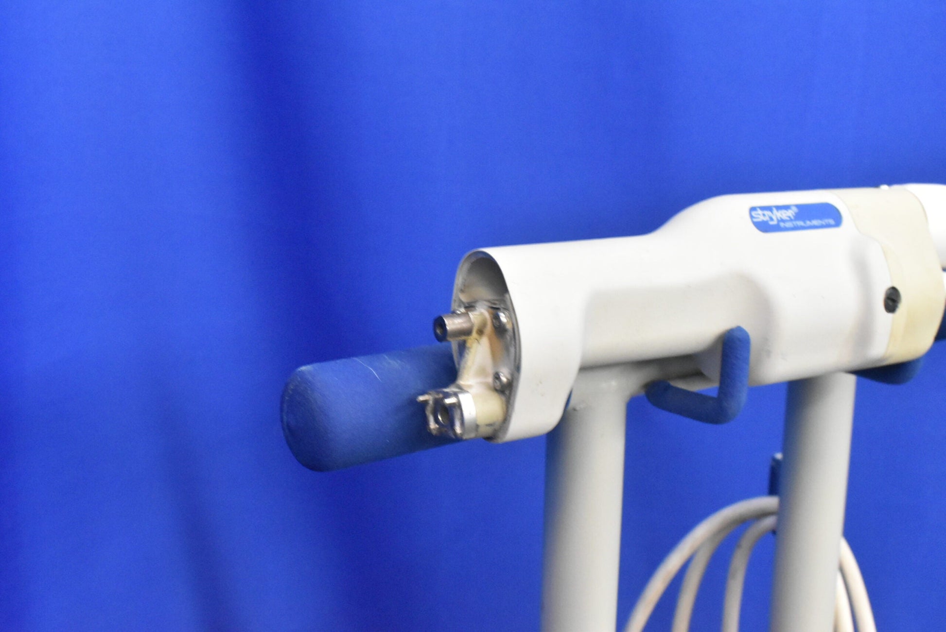 Stryker 986 CastVac with Mobile Stand